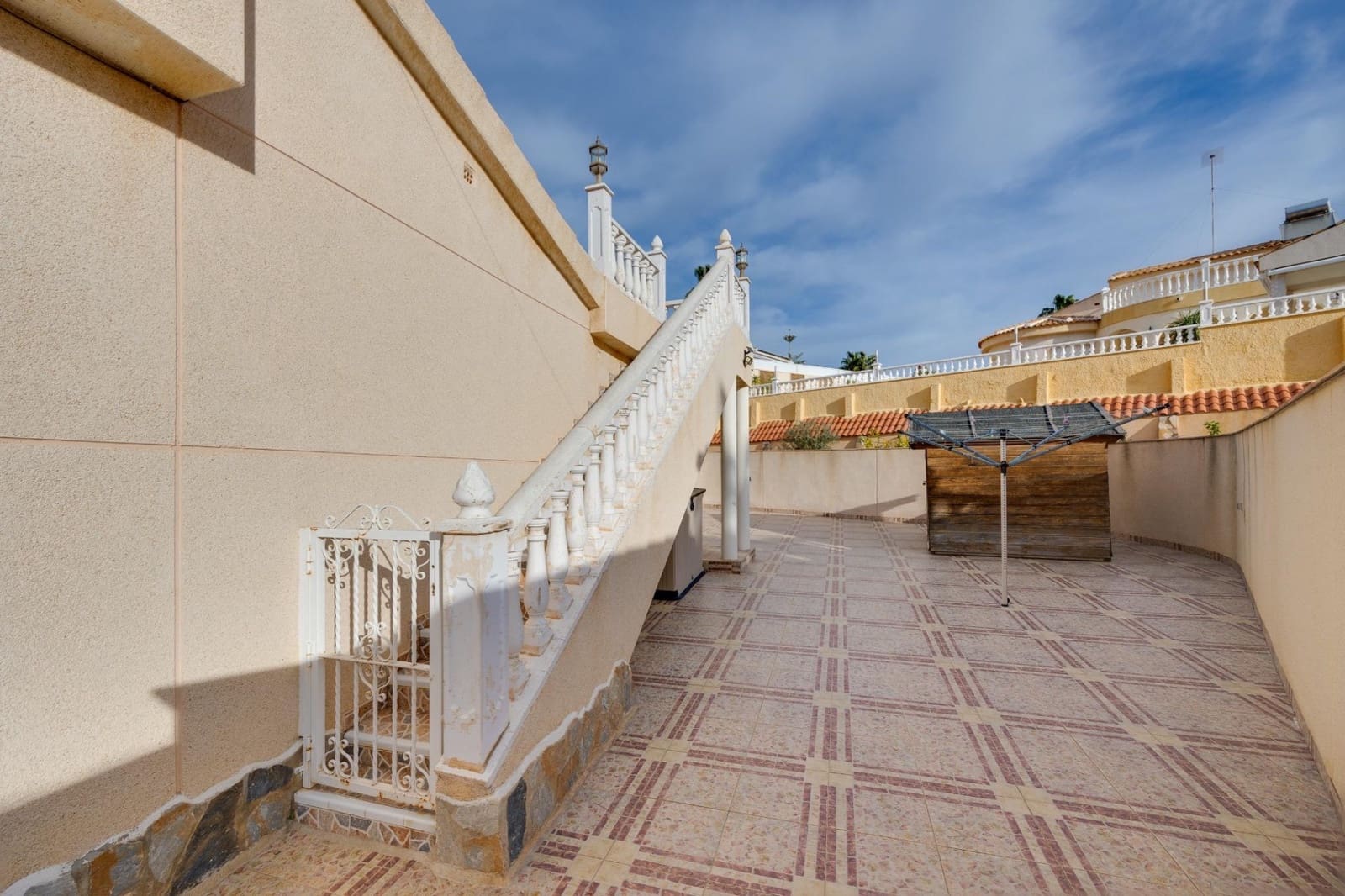 2 slaapkamer Villa te koop in La Marquesa met zwembad - € 335.000 (Ref: 9569264)