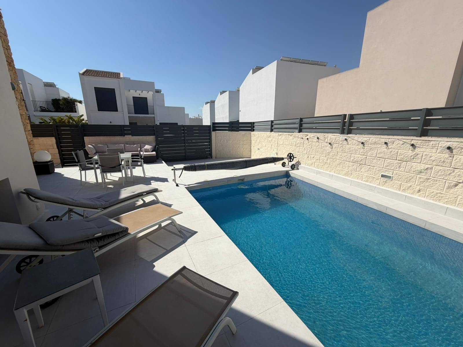 4 bedroom Semi-detached Villa for sale in Pueblo Bravo - € 459,000 (Ref: 9571627)