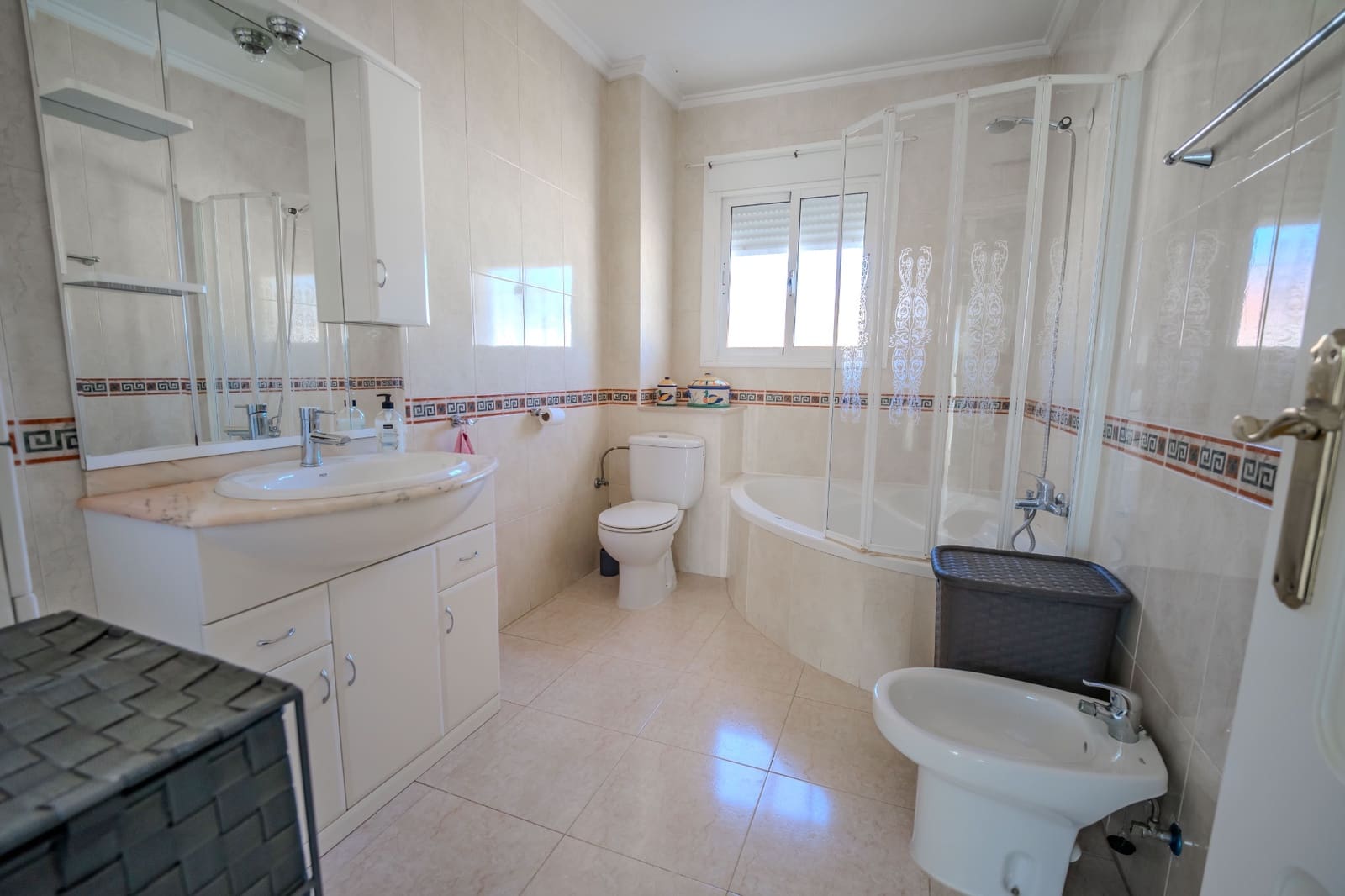 3 sypialnia Dom blizniak na sprzedaż w Dona Pepa z basenem - 289 950 € (Ref: 9584643)