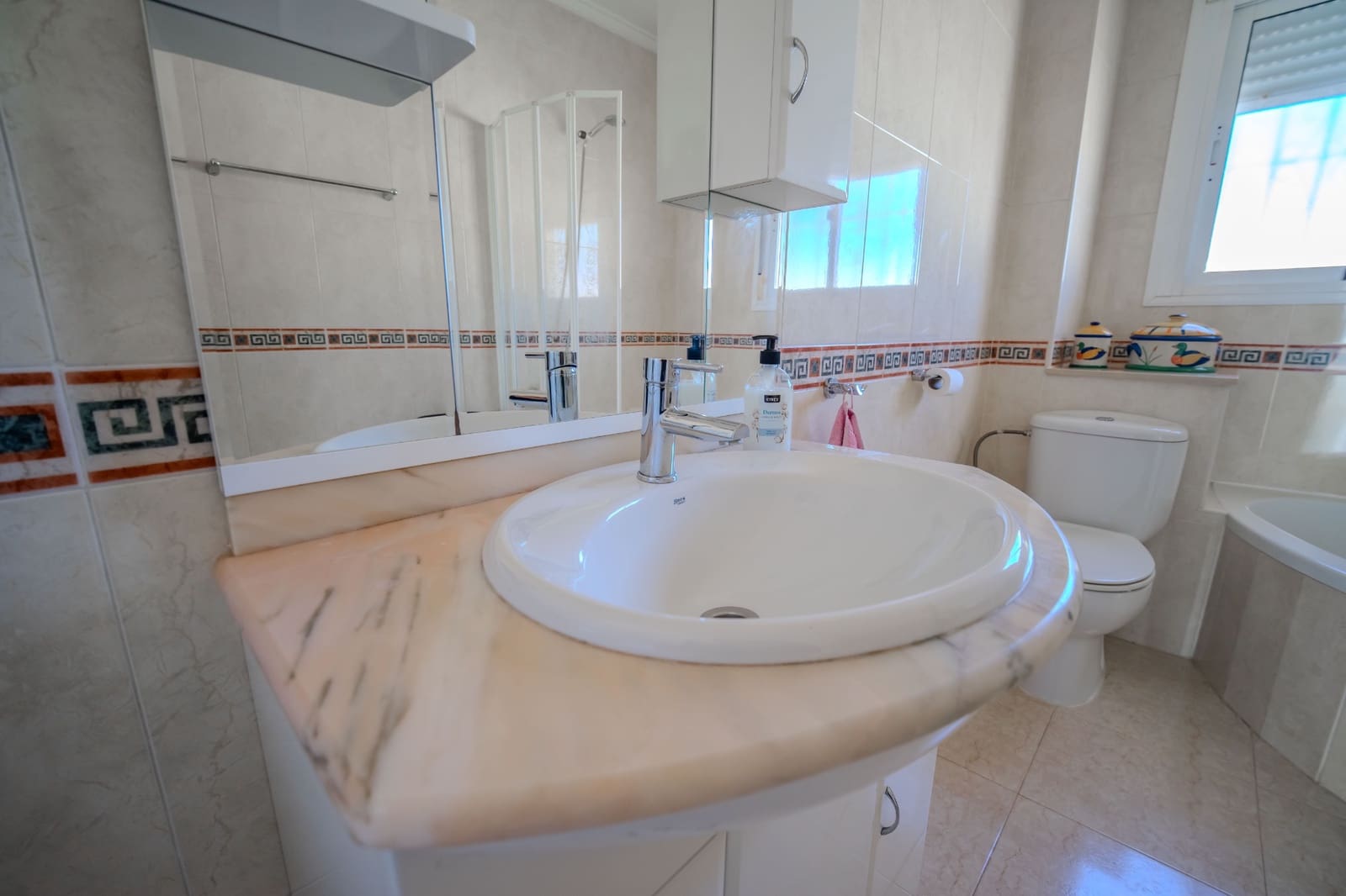 3 sypialnia Dom blizniak na sprzedaż w Dona Pepa z basenem - 289 950 € (Ref: 9584643)