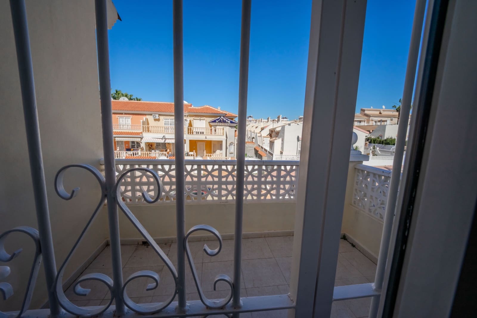 3 sypialnia Dom blizniak na sprzedaż w Dona Pepa z basenem - 289 950 € (Ref: 9584643)