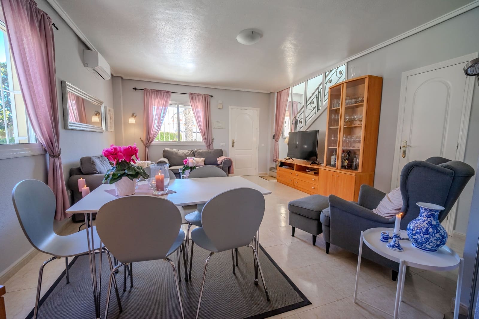 3 sypialnia Dom blizniak na sprzedaż w Dona Pepa z basenem - 289 950 € (Ref: 9584643)