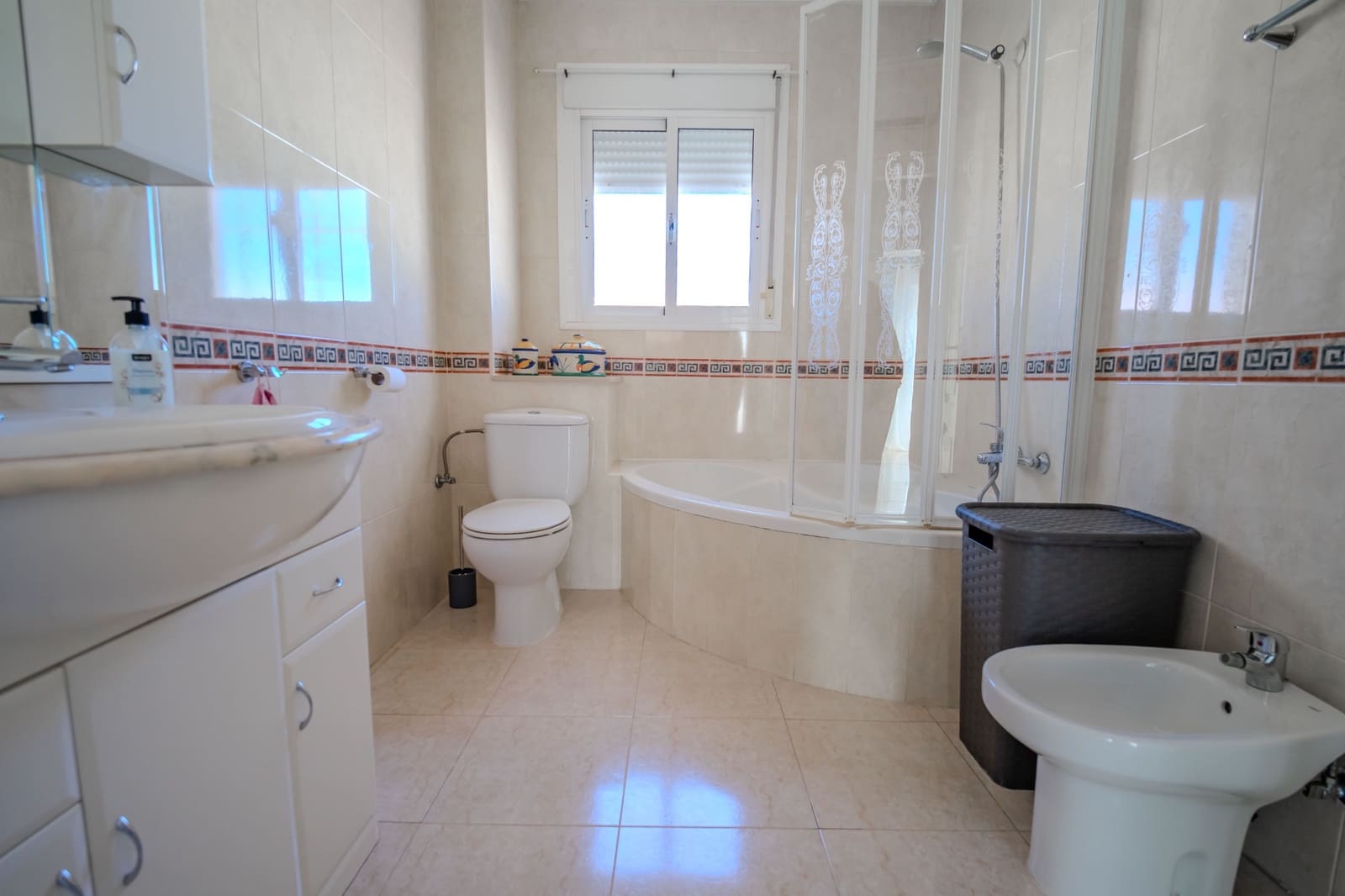 3 sypialnia Dom blizniak na sprzedaż w Dona Pepa z basenem - 289 950 € (Ref: 9584643)