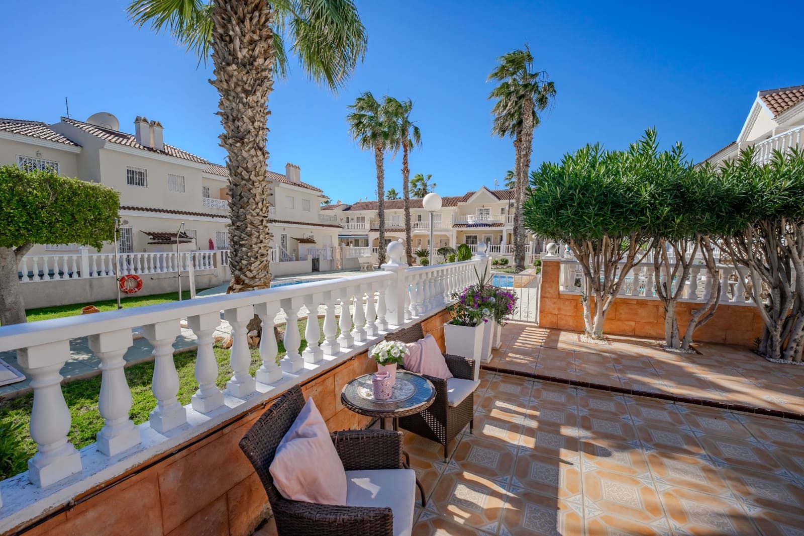 3 sypialnia Dom blizniak na sprzedaż w Dona Pepa z basenem - 289 950 € (Ref: 9584643)