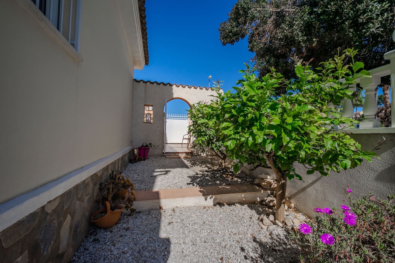 3 sypialnia Dom blizniak na sprzedaż w Dona Pepa z basenem - 289 950 € (Ref: 9584643)