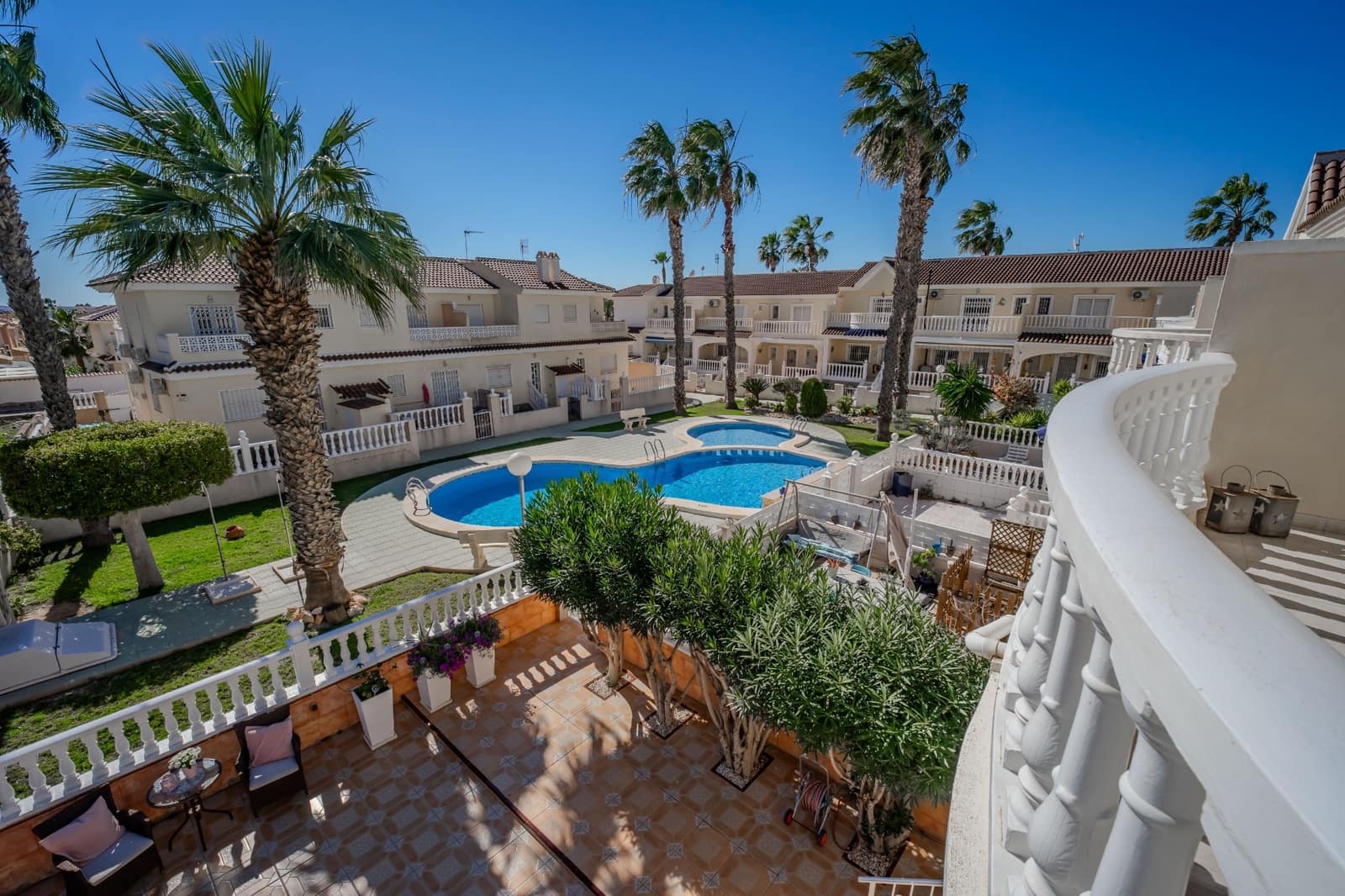 3 sypialnia Dom blizniak na sprzedaż w Dona Pepa z basenem - 289 950 € (Ref: 9584643)