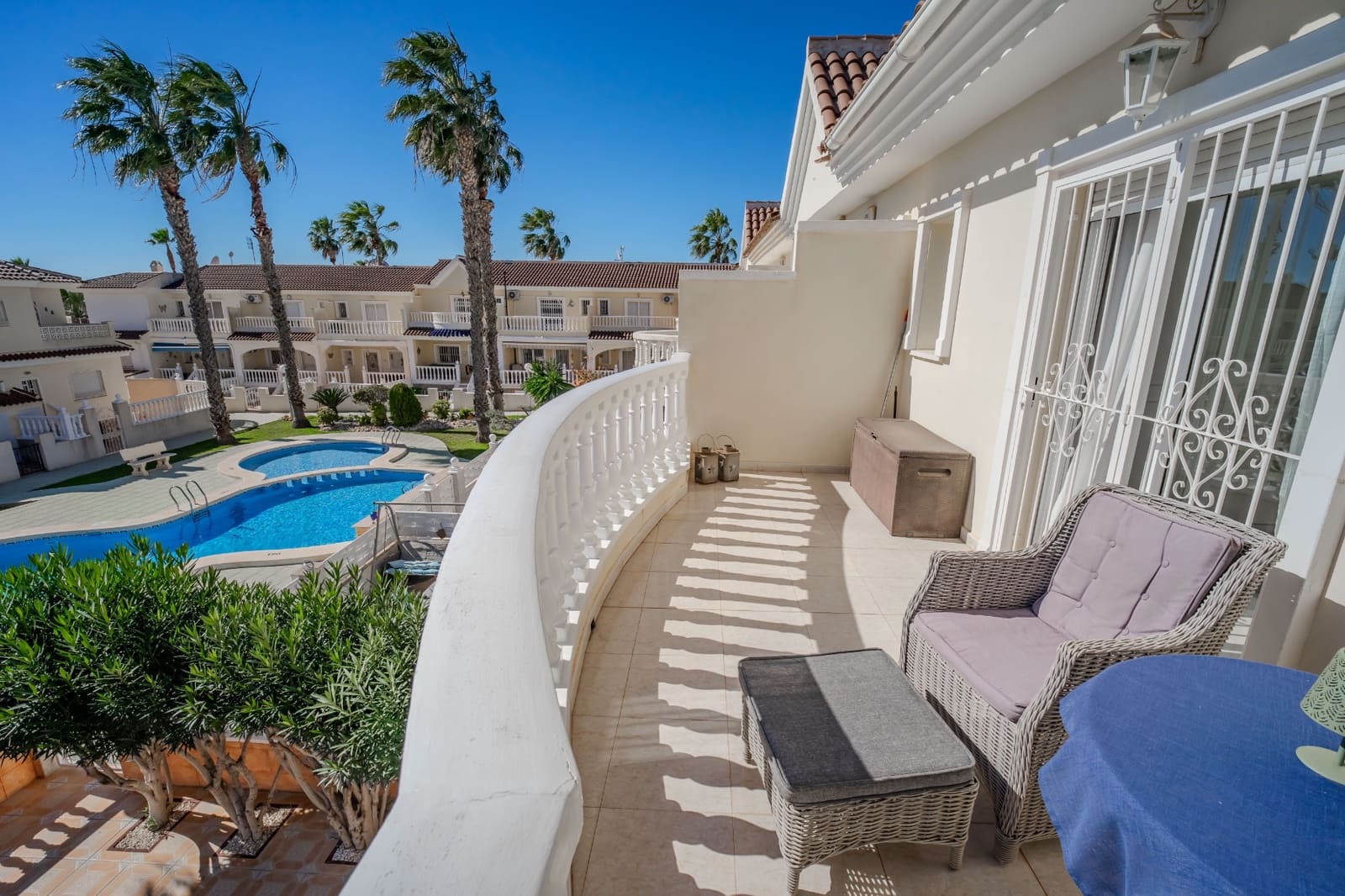 3 sypialnia Dom blizniak na sprzedaż w Dona Pepa z basenem - 289 950 € (Ref: 9584643)