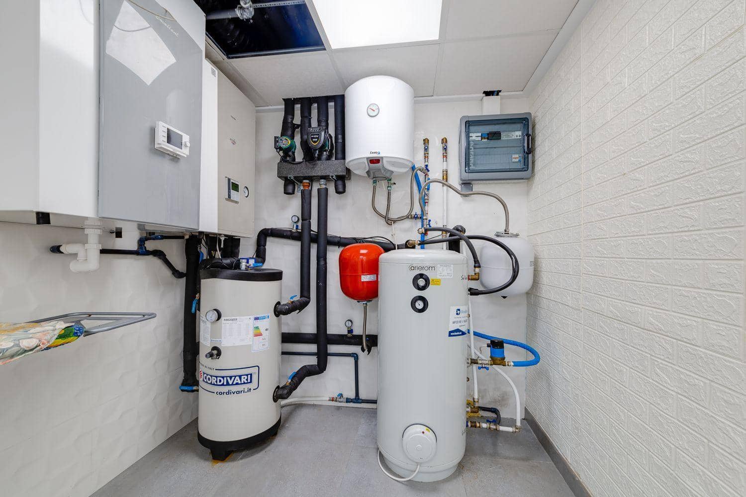 3 makuuhuone Huvila myytävänä paikassa Los Balcones mukana uima-altaan 
autotalli - 1 250 000 € (Ref: 9594664)