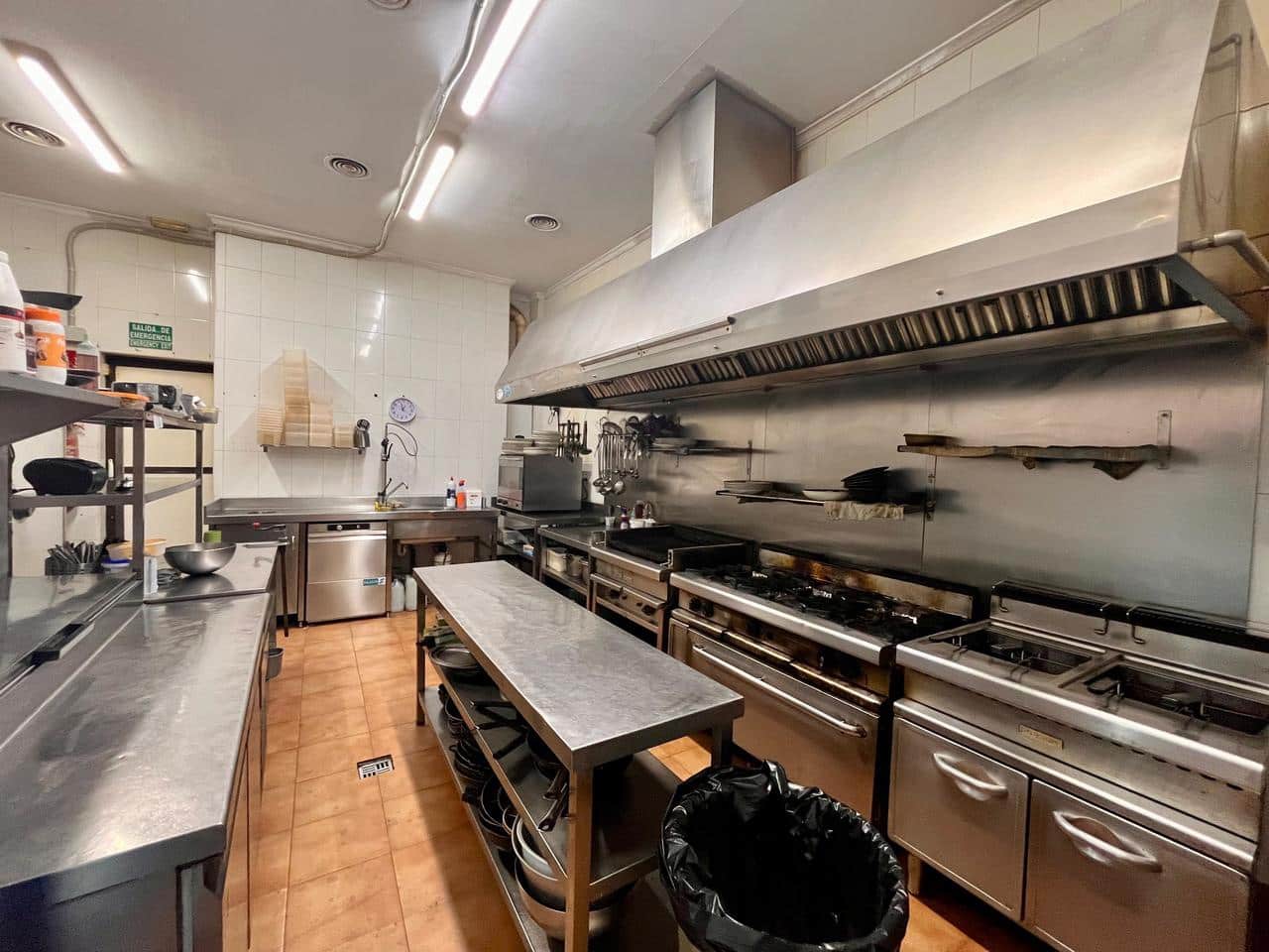 Commercieel te koop in Guardamar del Segura - € 850.000 (Ref: 9596640)