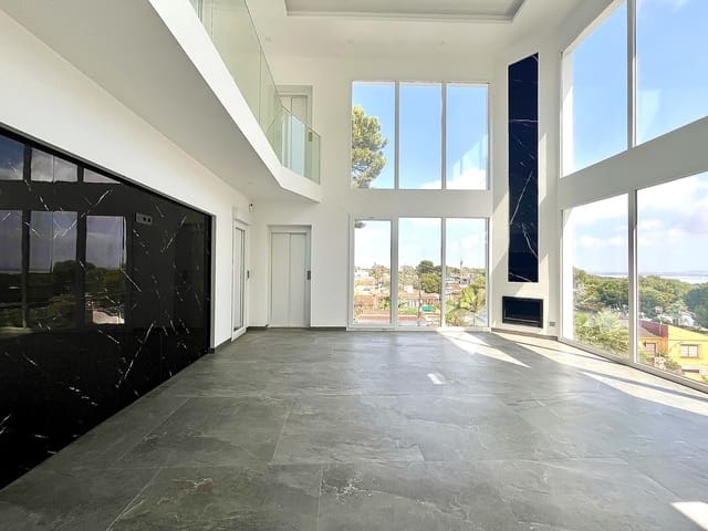 6 makuuhuone Huvila myytävänä paikassa Los Balcones mukana uima-altaan 
autotalli - 1 050 000 € (Ref: 9596668)