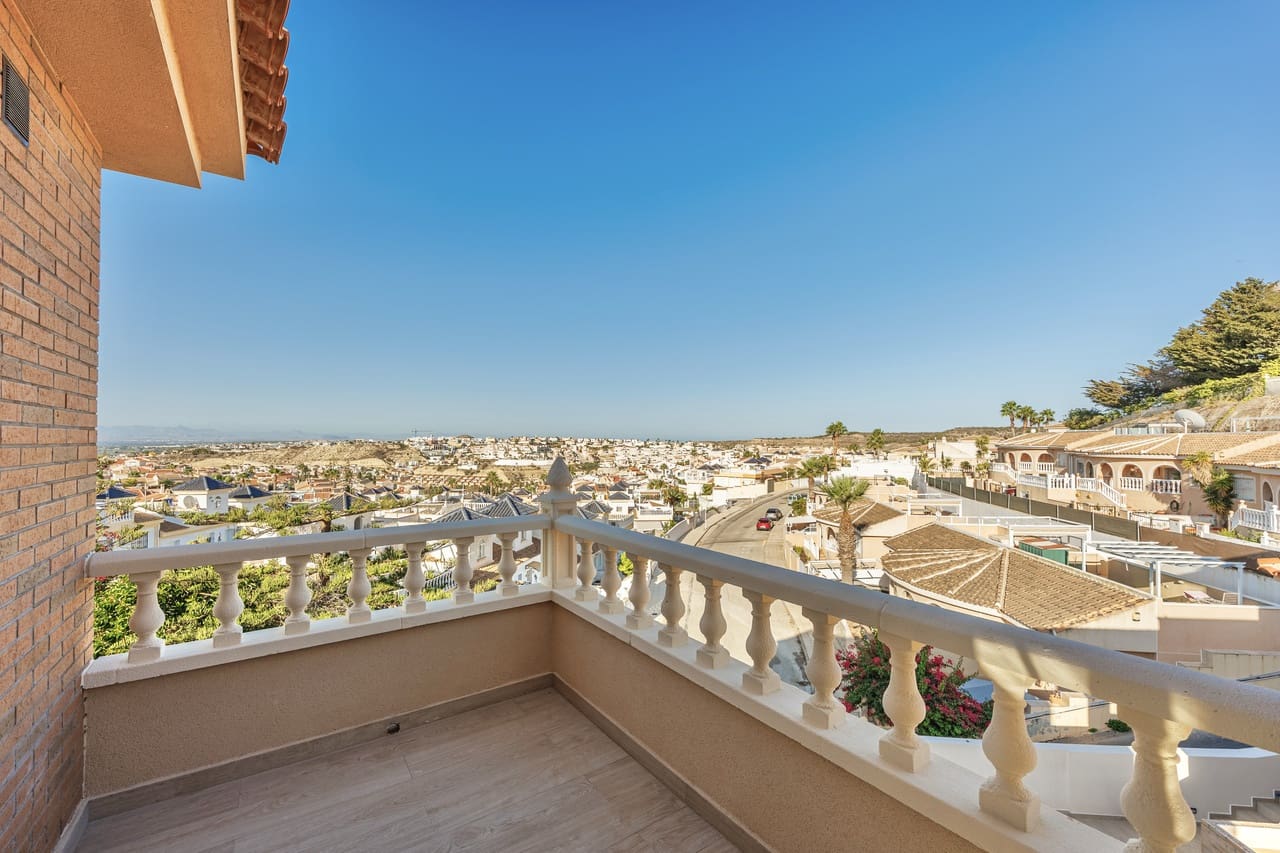 4 Zimmer Villa zu verkaufen in Ciudad Quesada mit Pool Garage - 580.000 € (Ref: 9596683)