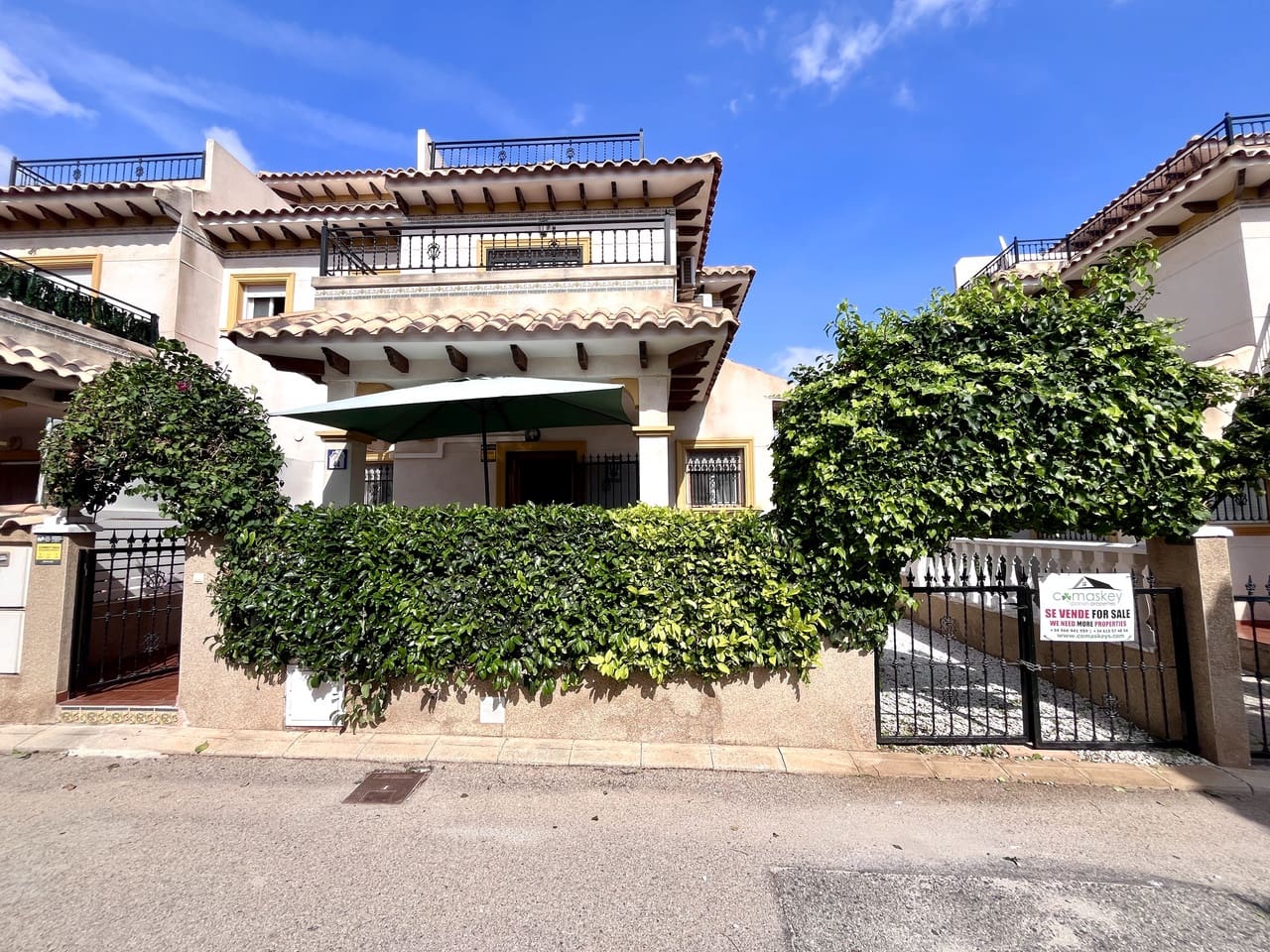 3 quarto Casa em Banda para venda em La Zenia com piscina garagem - 229 000 € (Ref: 9596685)