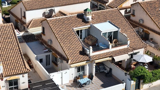 3 soveværelse Bungalow til salg i La Zenia, Orihuela med swimmingpool - € 329.950 (Ref: 9596688)