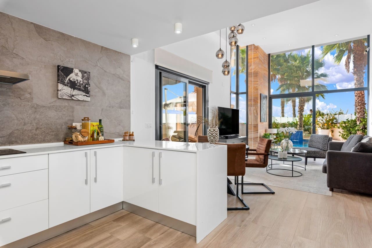 5 sovrum Villa till salu i Cabo Roig med pool garage - 829 000 € (Ref: 9596703)