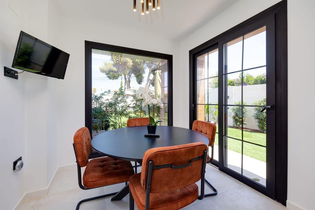 Chalet de 5 habitaciones en Torrevieja en venta con piscina - 1.250.000 € (Ref: 9596705)