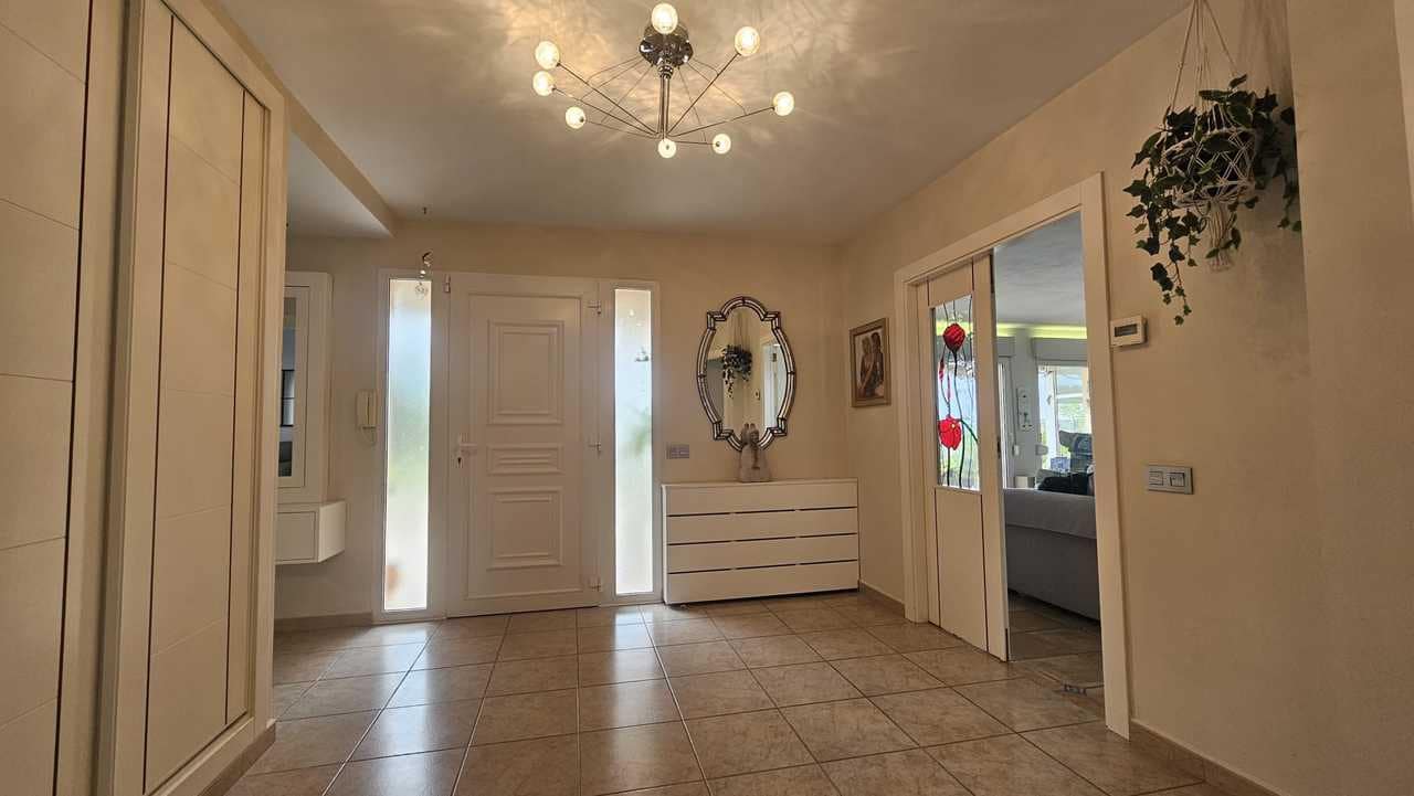 Chalet de 4 habitaciones en San Miguel de Salinas en venta con piscina garaje - 1.100.000 € (Ref: 9596710)