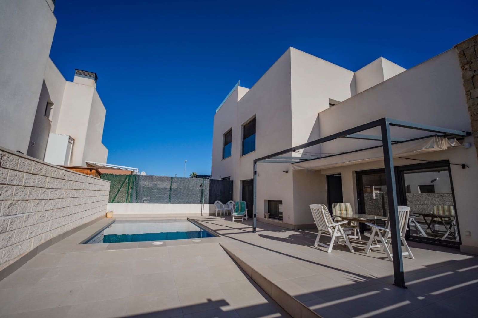 3 Zimmer Villa zu verkaufen in Pueblo Bravo mit Pool - 425.000 € (Ref: 9596718)