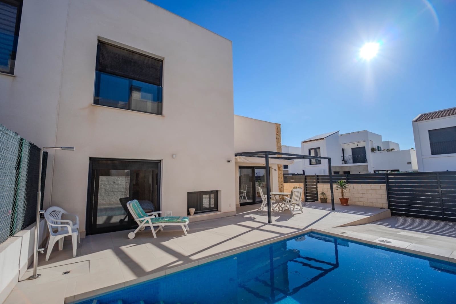 3 Zimmer Villa zu verkaufen in Pueblo Bravo mit Pool - 425.000 € (Ref: 9596718)