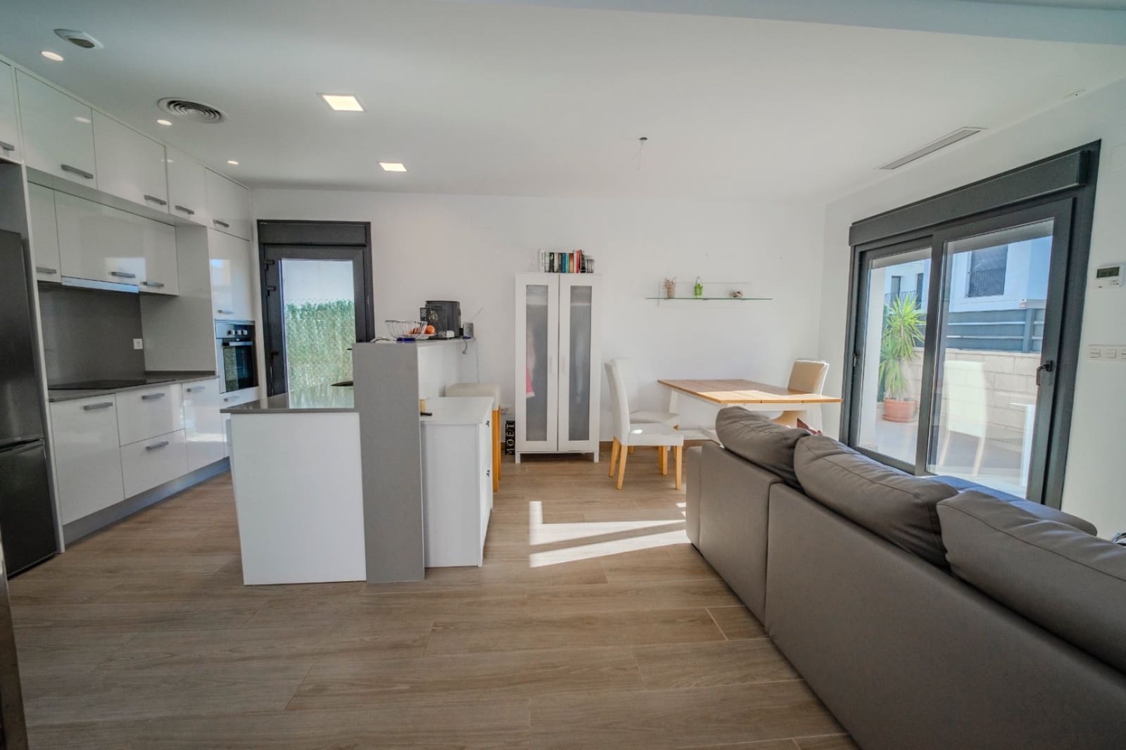 3 Zimmer Villa zu verkaufen in Pueblo Bravo mit Pool - 425.000 € (Ref: 9596718)