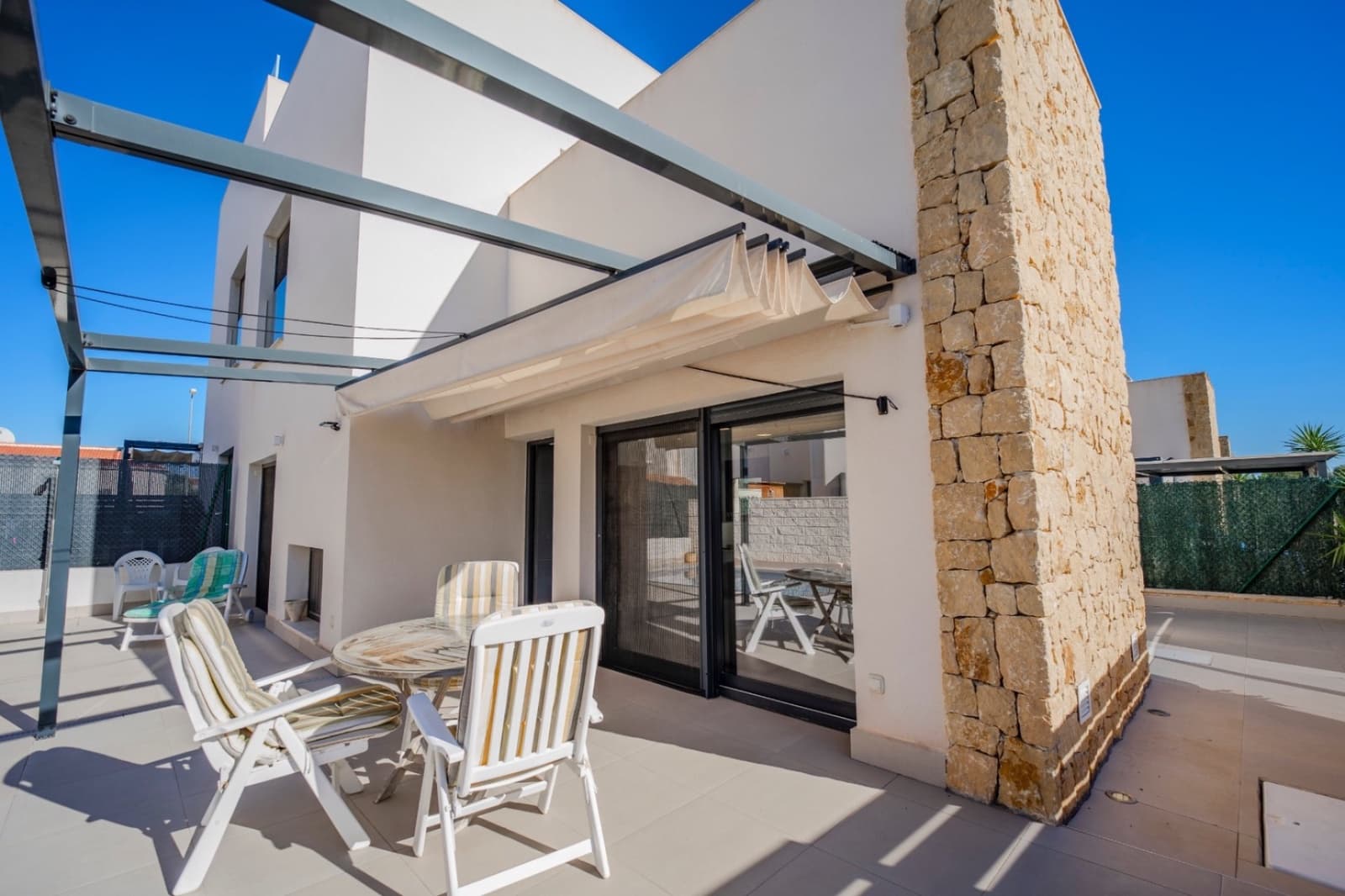 3 Zimmer Villa zu verkaufen in Pueblo Bravo mit Pool - 425.000 € (Ref: 9596718)