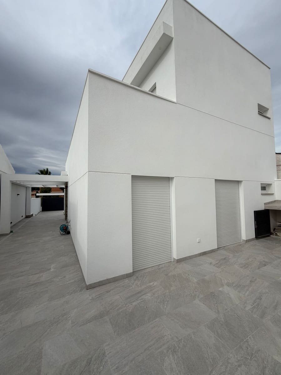 3 chambre Villa/Maison à vendre à La Siesta avec piscine - 499 000 € (Ref: 9606625)