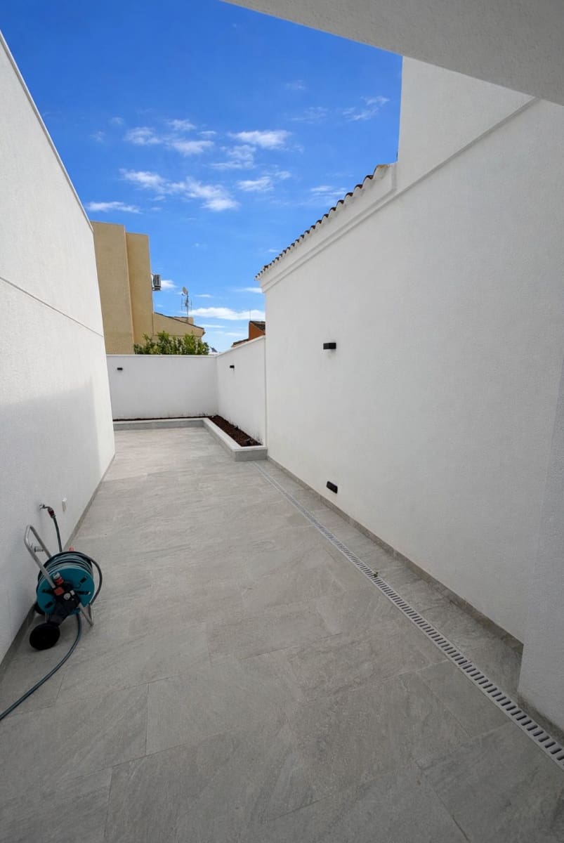 3 chambre Villa/Maison à vendre à La Siesta avec piscine - 499 000 € (Ref: 9606625)