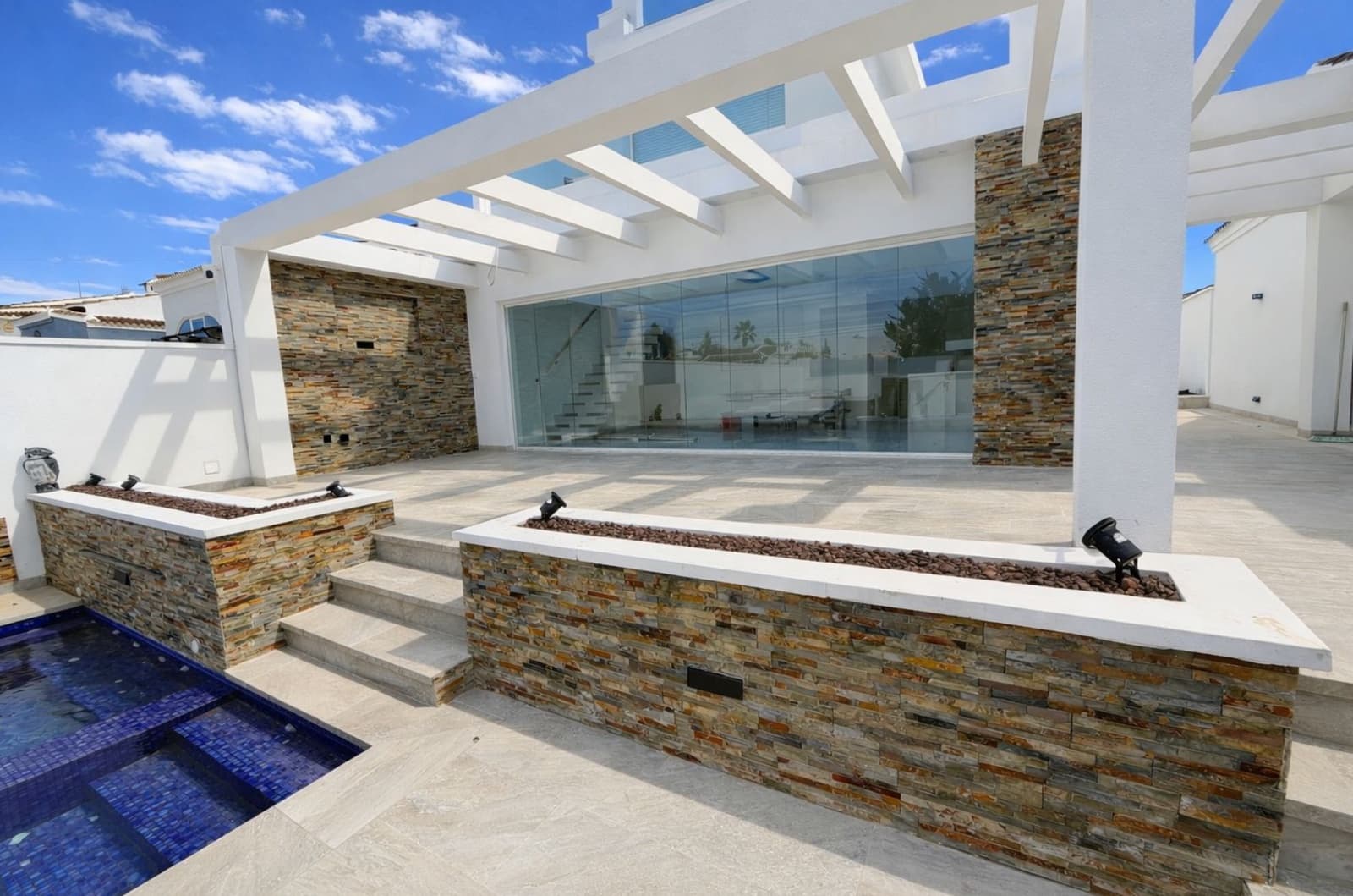 3 chambre Villa/Maison à vendre à La Siesta avec piscine - 499 000 € (Ref: 9606625)