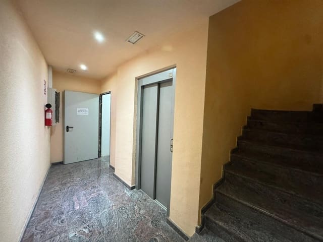 Garage for sale in Centro - Muelle Pesquero, Torrevieja - € 105,000 (Ref: 9614729)