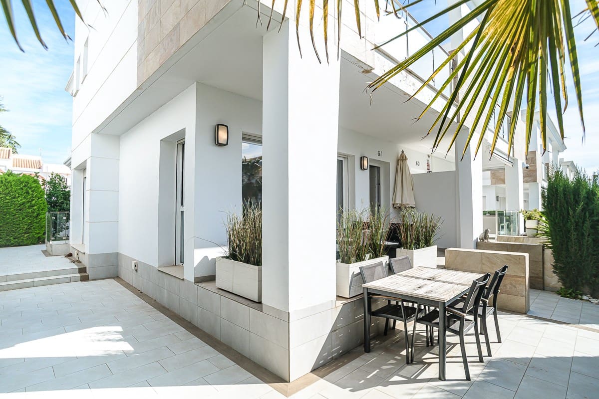 3 makuuhuone Huvila myytävänä paikassa Ciudad Quesada mukana uima-altaan - 405 000 € (Ref: 9618954)