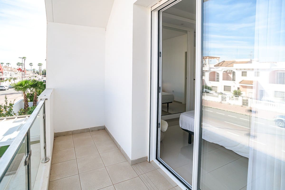 3 makuuhuone Huvila myytävänä paikassa Ciudad Quesada mukana uima-altaan - 405 000 € (Ref: 9618954)