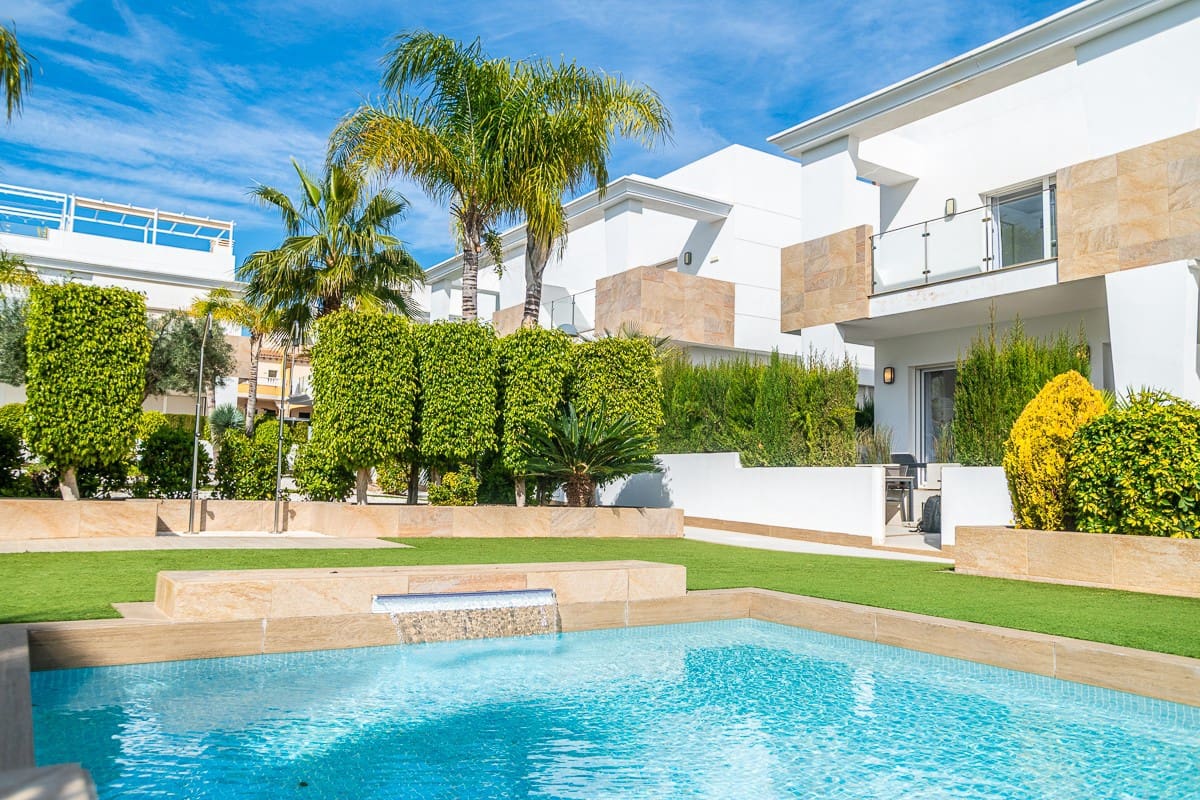 3 makuuhuone Huvila myytävänä paikassa Ciudad Quesada mukana uima-altaan - 405 000 € (Ref: 9618954)