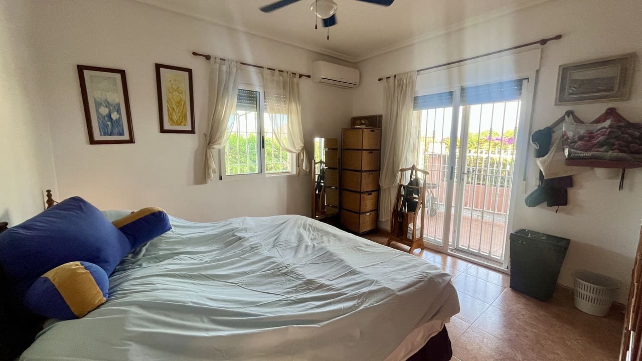 3 soveværelse Villa til salg i Orihuela Costa med swimmingpool - € 375.000 (Ref: 9622958)