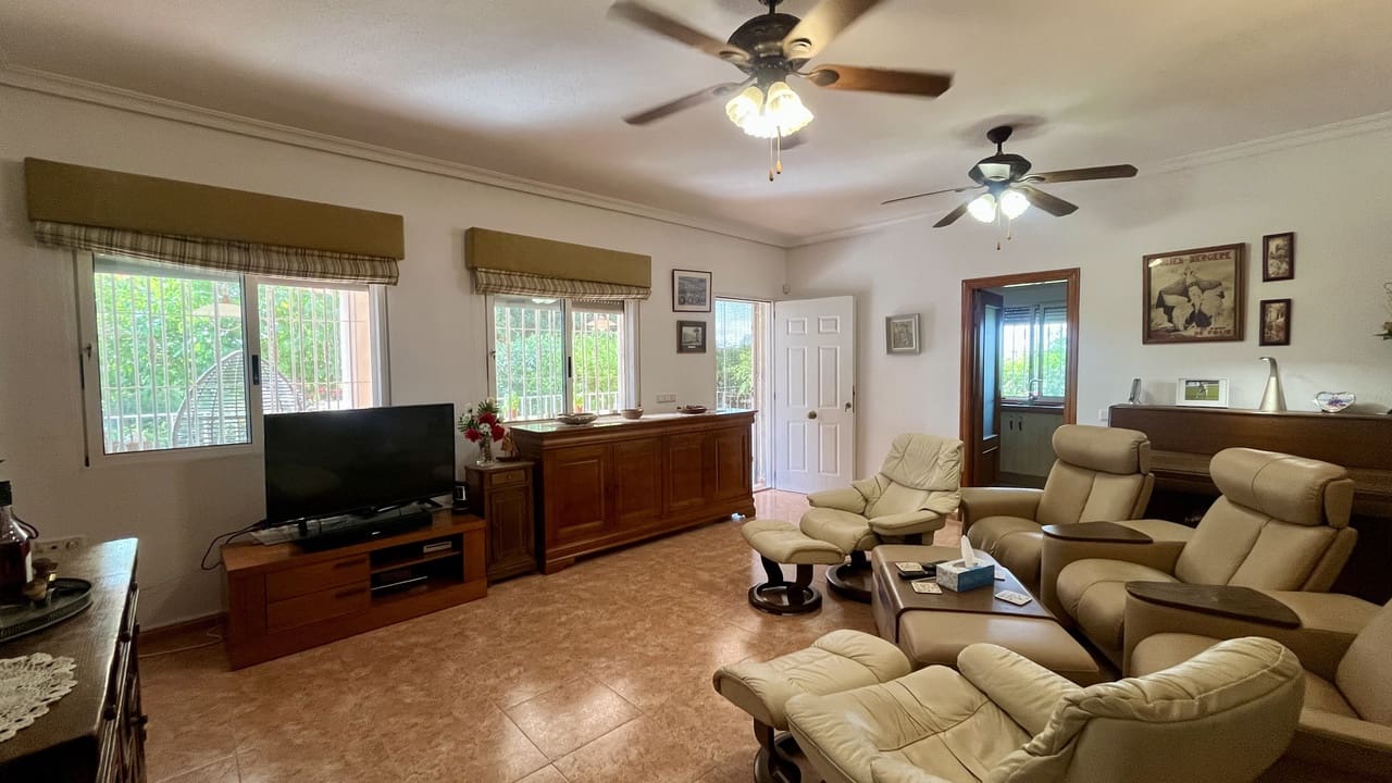 3 soveværelse Villa til salg i Orihuela Costa med swimmingpool - € 375.000 (Ref: 9622958)