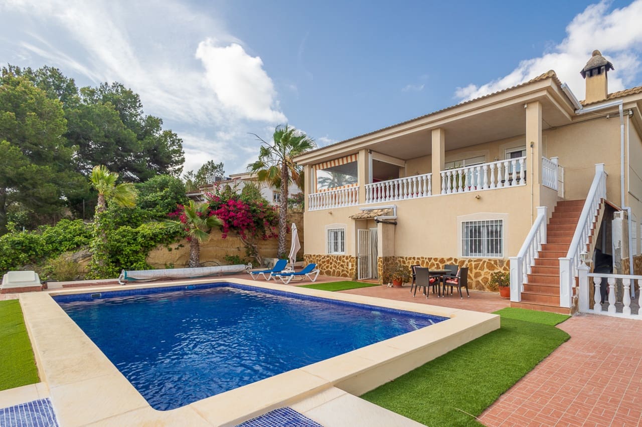 3 makuuhuone Huvila myytävänä paikassa Algorfa mukana uima-altaan 
autotalli - 599 990 € (Ref: 9622963)