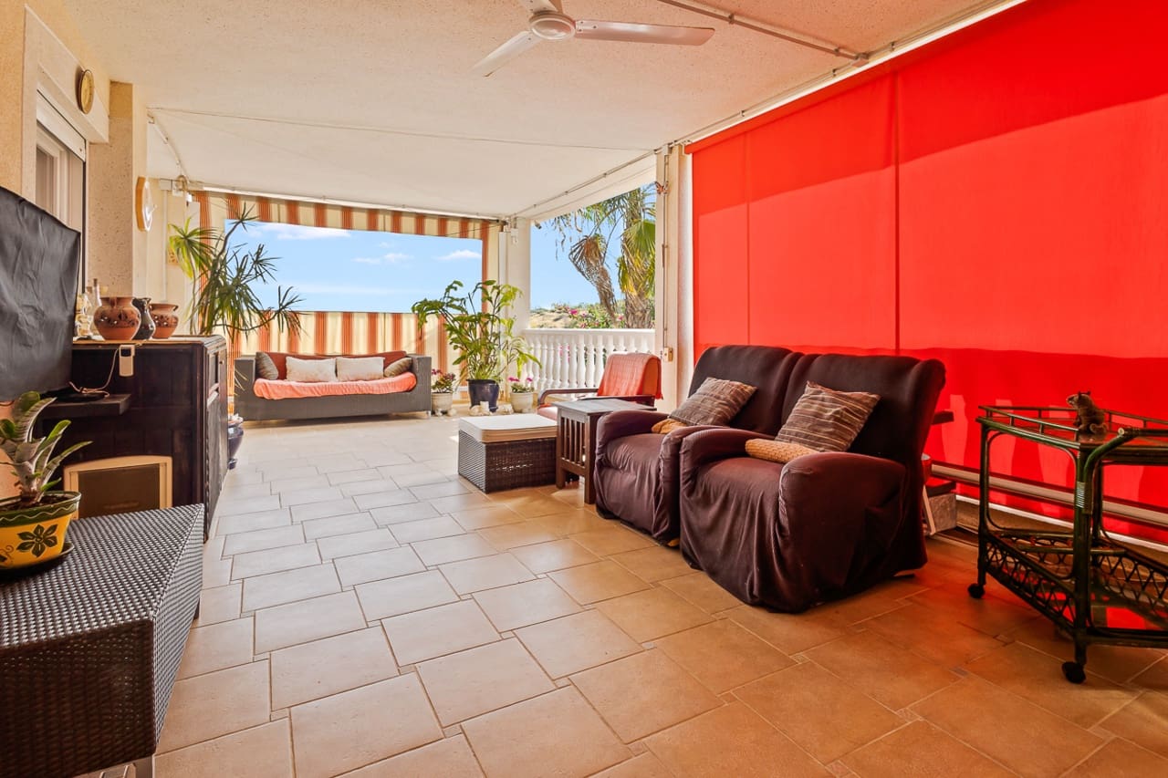 3 makuuhuone Huvila myytävänä paikassa Algorfa mukana uima-altaan 
autotalli - 599 990 € (Ref: 9622963)