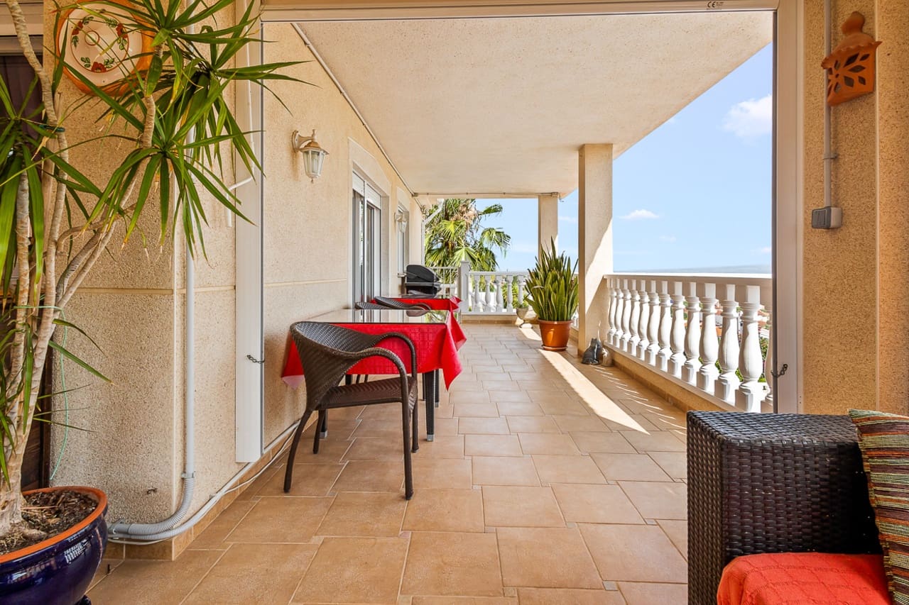 3 makuuhuone Huvila myytävänä paikassa Algorfa mukana uima-altaan 
autotalli - 599 990 € (Ref: 9622963)