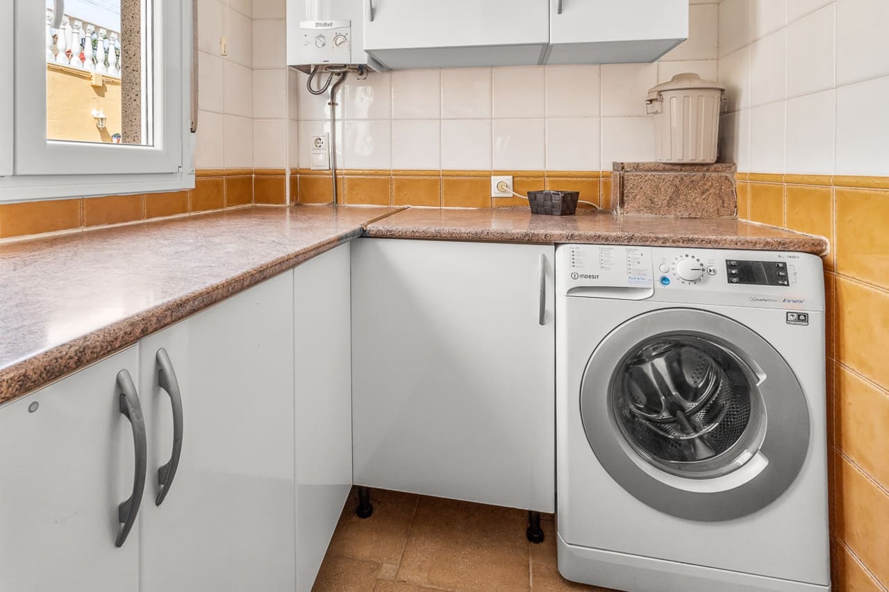 3 makuuhuone Huvila myytävänä paikassa Algorfa mukana uima-altaan 
autotalli - 599 990 € (Ref: 9622963)