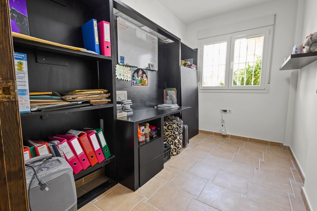 3 makuuhuone Huvila myytävänä paikassa Algorfa mukana uima-altaan 
autotalli - 599 990 € (Ref: 9622963)