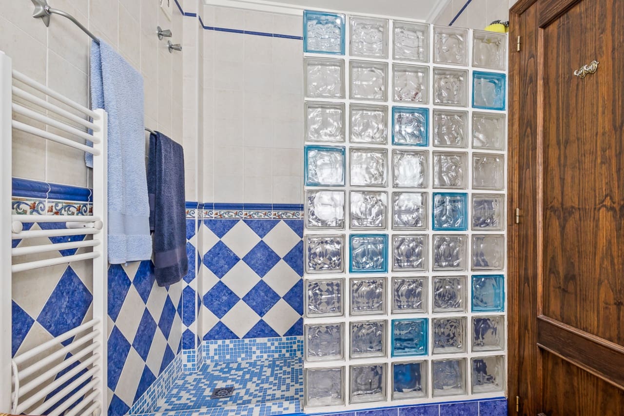 3 makuuhuone Huvila myytävänä paikassa Algorfa mukana uima-altaan 
autotalli - 599 990 € (Ref: 9622963)