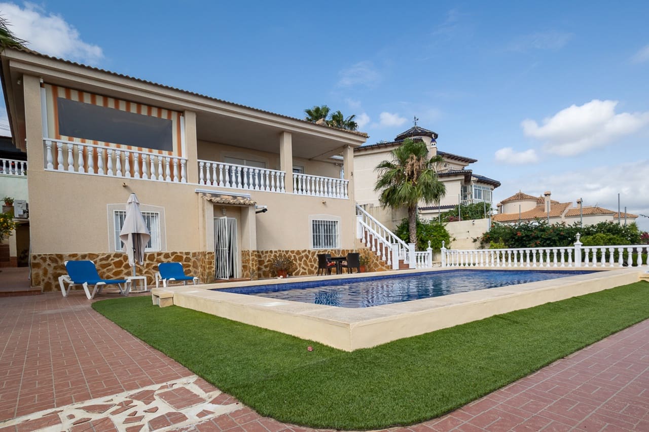 3 makuuhuone Huvila myytävänä paikassa Algorfa mukana uima-altaan 
autotalli - 599 990 € (Ref: 9622963)