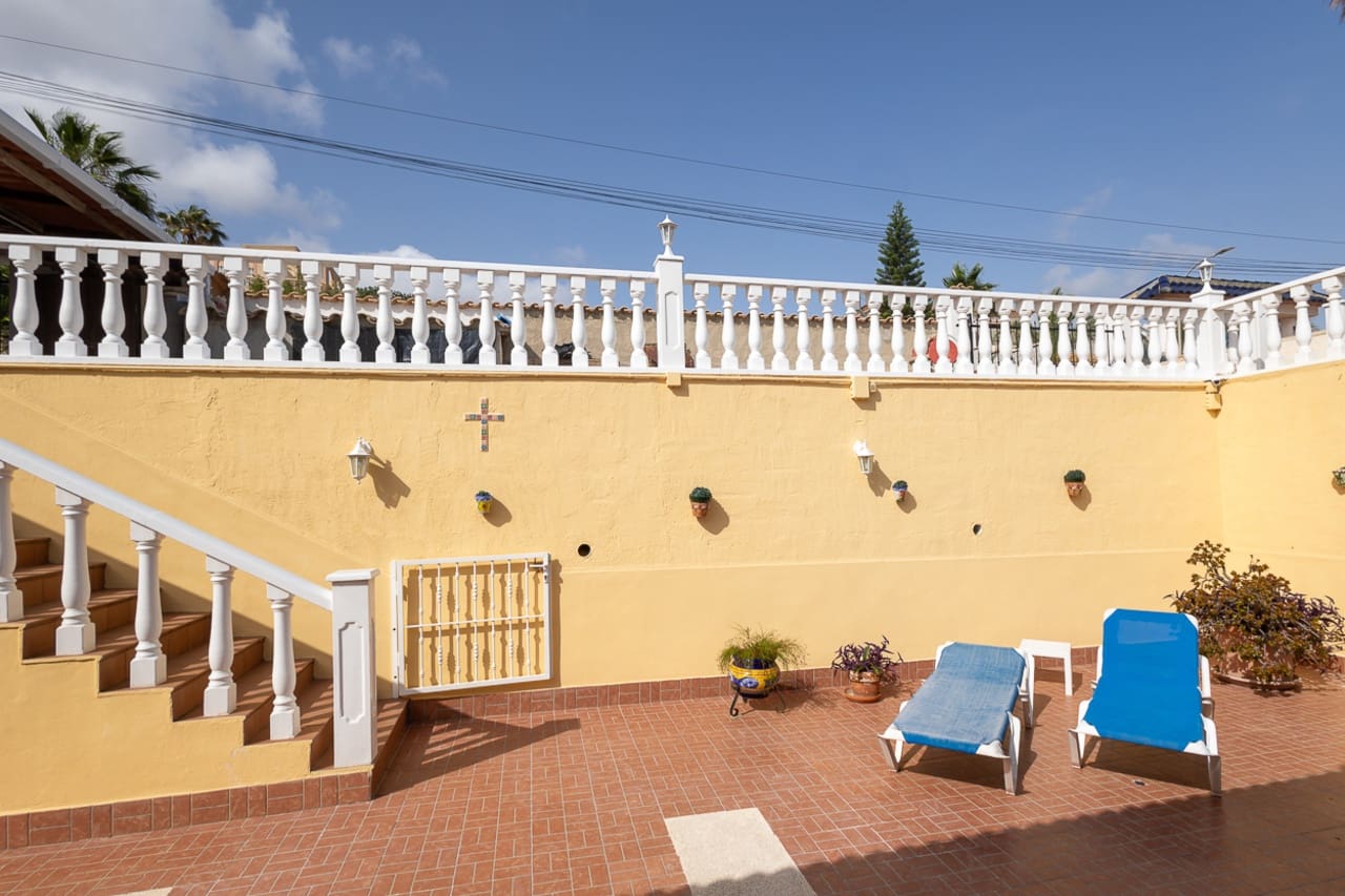 3 makuuhuone Huvila myytävänä paikassa Algorfa mukana uima-altaan 
autotalli - 599 990 € (Ref: 9622963)