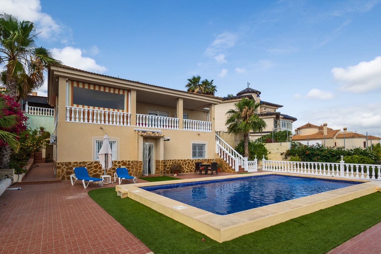 3 makuuhuone Huvila myytävänä paikassa Algorfa mukana uima-altaan 
autotalli - 599 990 € (Ref: 9622963)