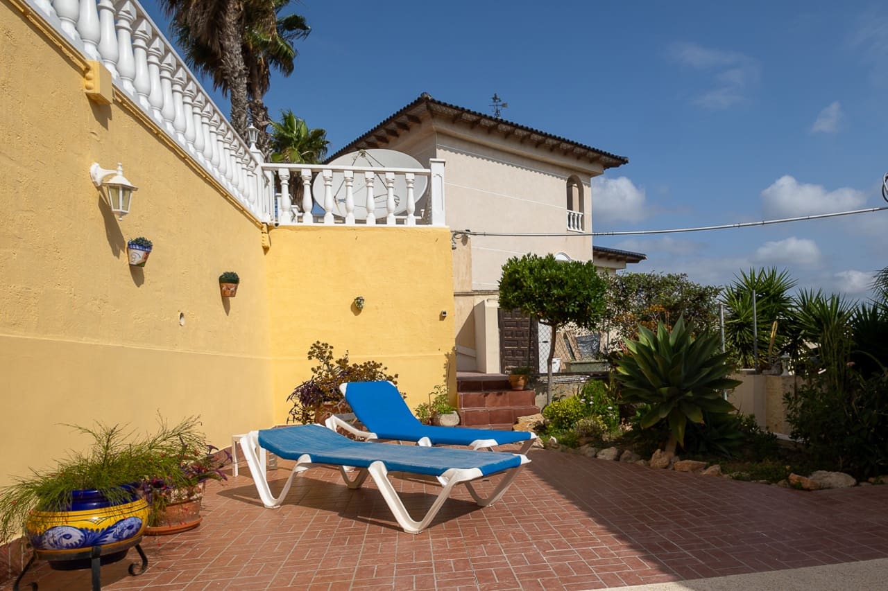 3 makuuhuone Huvila myytävänä paikassa Algorfa mukana uima-altaan 
autotalli - 599 990 € (Ref: 9622963)