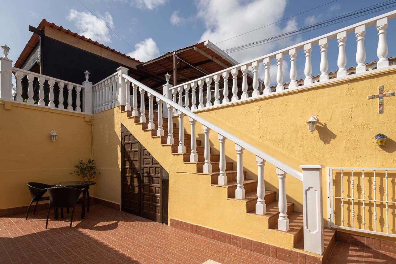 3 makuuhuone Huvila myytävänä paikassa Algorfa mukana uima-altaan 
autotalli - 599 990 € (Ref: 9622963)