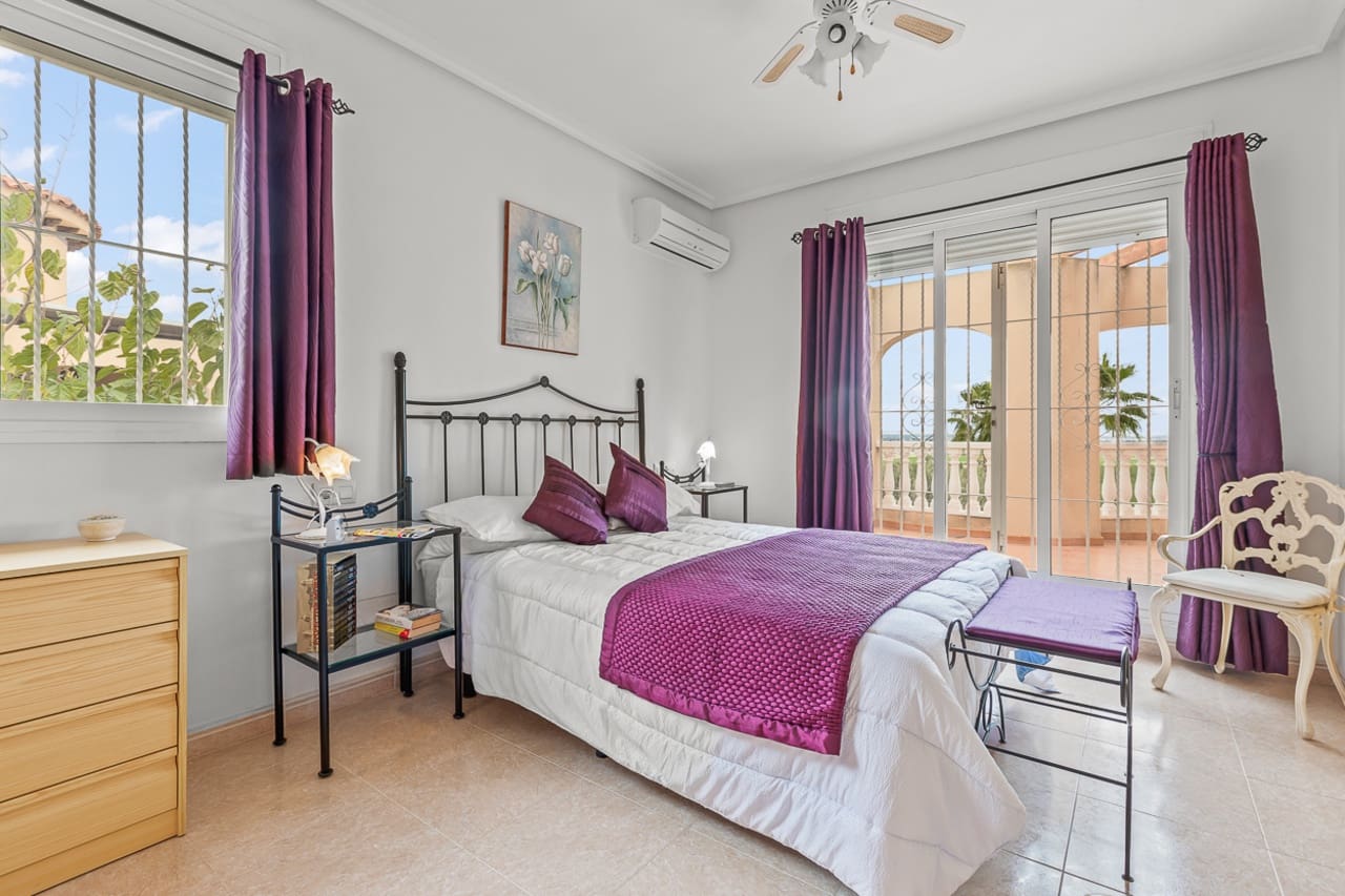 4 sypialnia Willa na sprzedaż w Algorfa z basenem garażem - 580 000 € (Ref: 9622974)