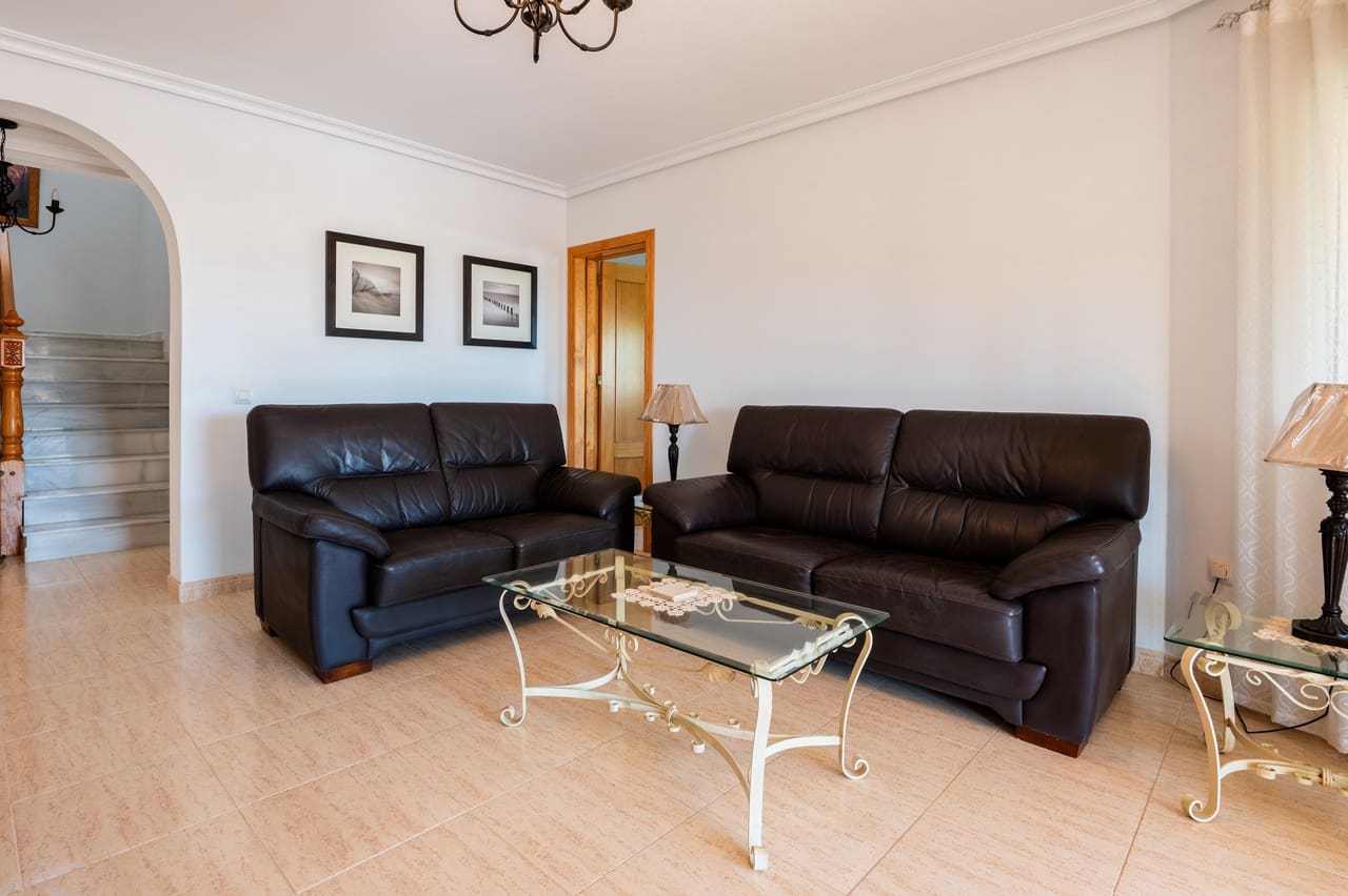 4 makuuhuone Huvila myytävänä paikassa Algorfa mukana uima-altaan 
autotalli - 575 000 € (Ref: 9622976)