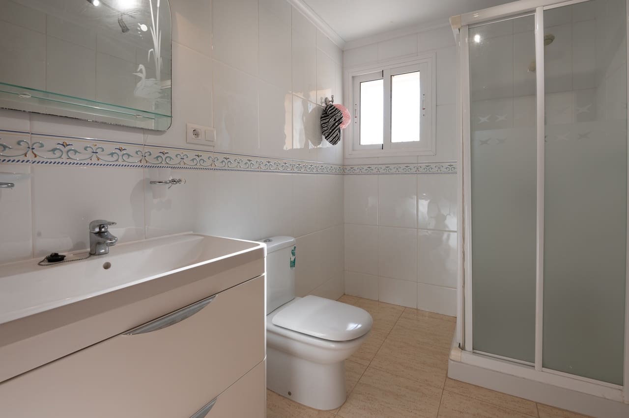 4 makuuhuone Huvila myytävänä paikassa Algorfa mukana uima-altaan 
autotalli - 575 000 € (Ref: 9622976)