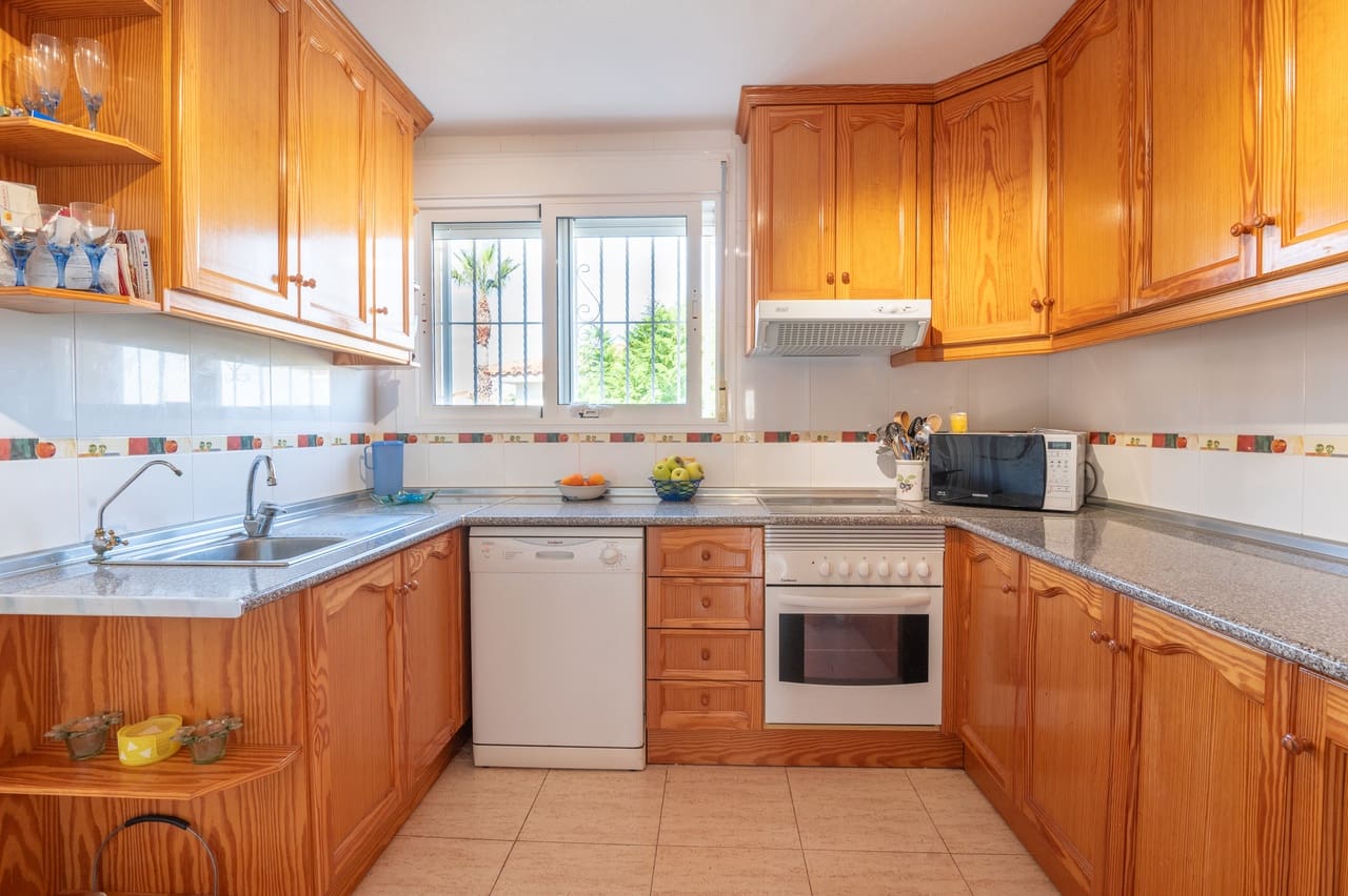 4 makuuhuone Huvila myytävänä paikassa Algorfa mukana uima-altaan 
autotalli - 575 000 € (Ref: 9622976)