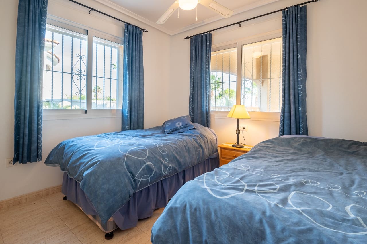 4 makuuhuone Huvila myytävänä paikassa Algorfa mukana uima-altaan 
autotalli - 575 000 € (Ref: 9622976)