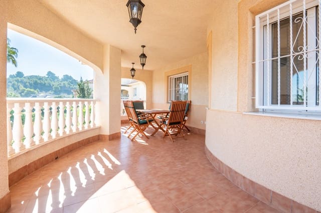 4 makuuhuone Huvila myytävänä paikassa Algorfa mukana uima-altaan 
autotalli - 575 000 € (Ref: 9622976)